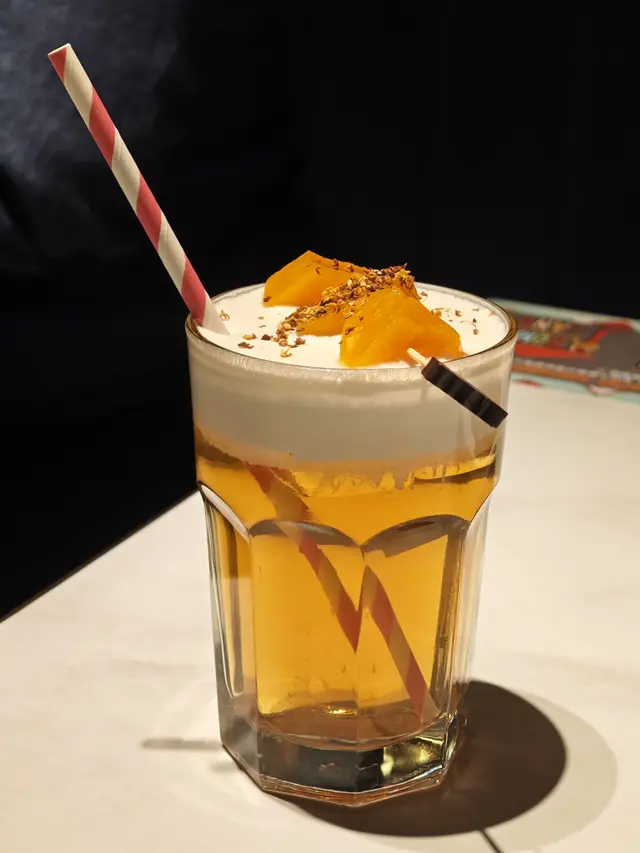 蜜桃果肉奶蓋茶