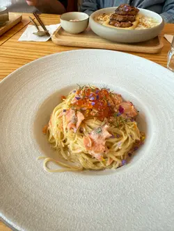 刁草煙三文魚天使麵