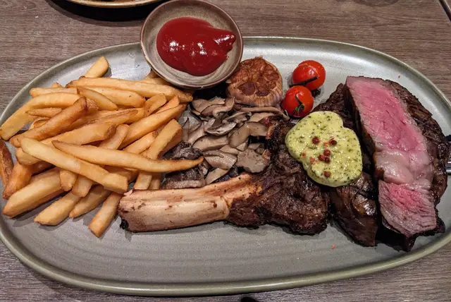 乾式熟成黑安格斯肉眼扒薯條什菇香草牛油  600克