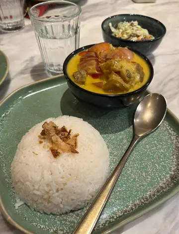 黄咖喱牛三宝饭