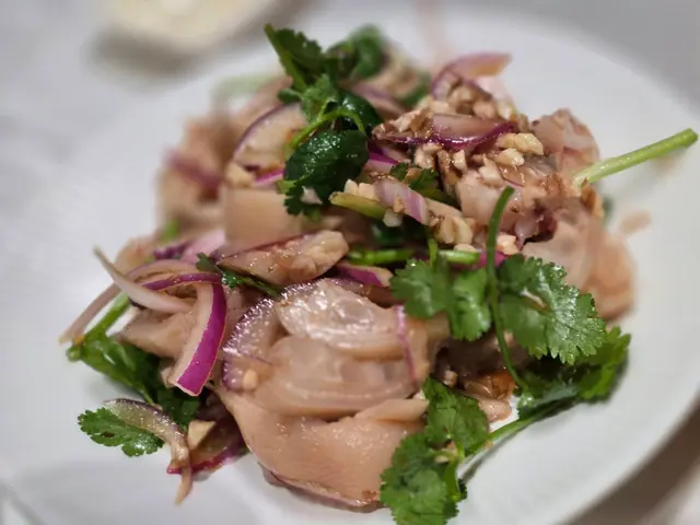 呢個冷盤豬手真係正！肉質嫩滑，一啲都唔肥膩，調味啱啱好，仲要係起咗骨嘅，食極都唔厭！