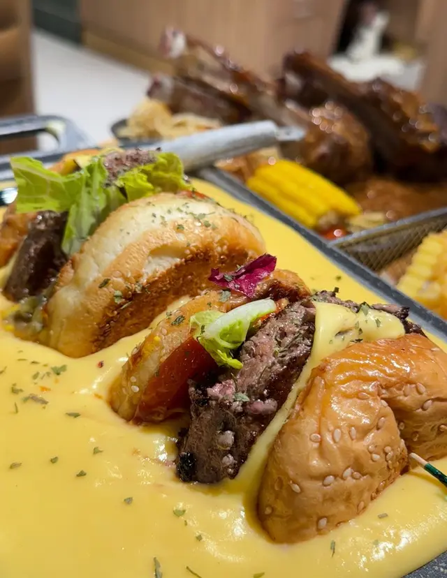 鐵板瀑布芝士漢堡餐