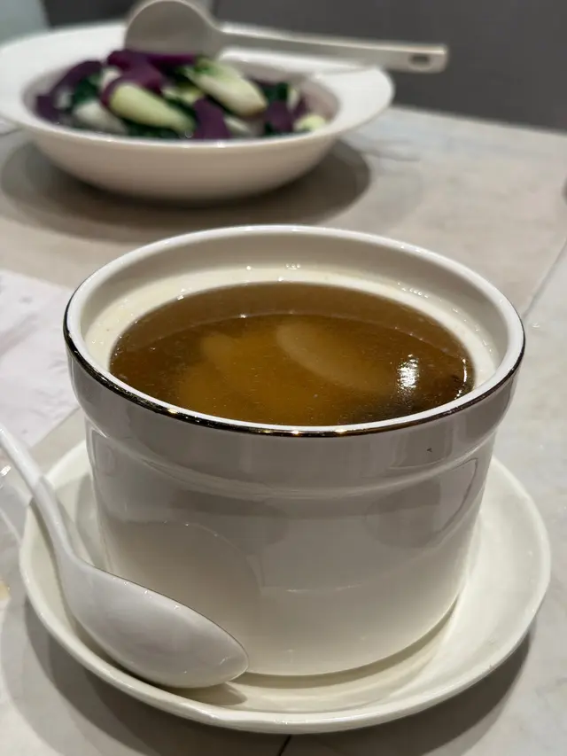 海底椰百合燉竹絲雞湯