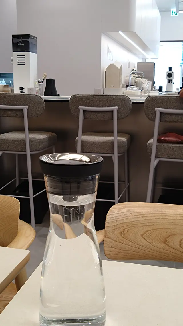 店內木色系格局清新舒服