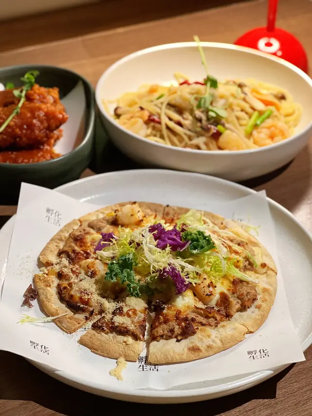 芝士吞拿魚沙律薄餅