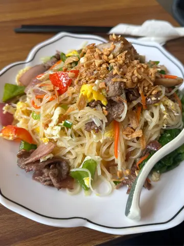 豬頸肉牛肉炒金邊粉