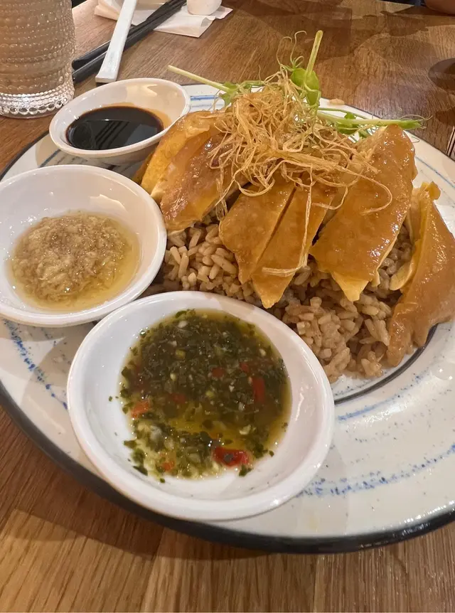 慢浸五香無骨清蔥油海南雞飯 