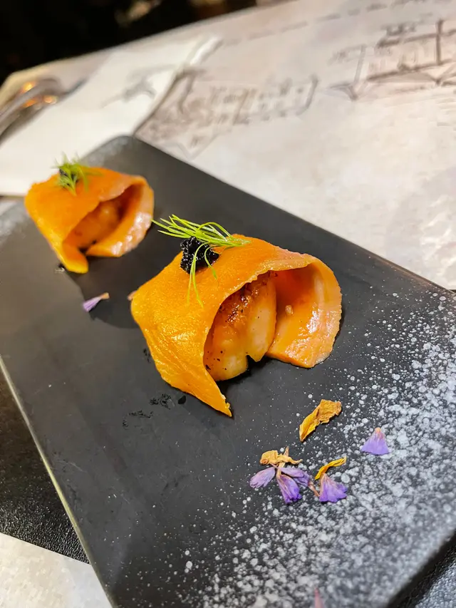 好有驚喜前菜2，外冷內暖既三文魚同帶子，一食入口好夾好香好味到唔知點形容，因為個口入面已經好豐富，同埋佢哋每日唔會整太多，所以要食就要快啲叫左先🤗🤗