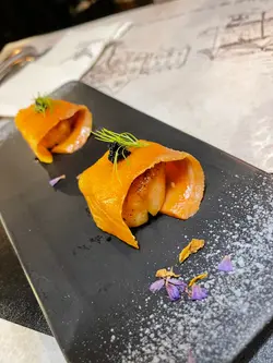 好有驚喜前菜2，外冷內暖既三文魚同帶子，一食入口好夾好香好味到唔知點形容，因為個口入面已經好豐富，同埋佢哋每日唔會整太多，所以要食就要快啲叫左先🤗🤗