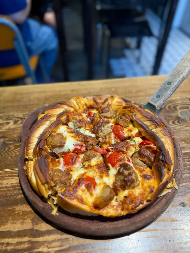 意式番茄肉丸芝士酥皮薄餅