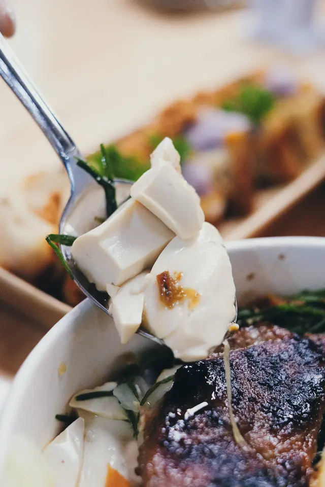 香蔥紫菜手撕雞配豆腐底