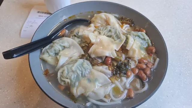 韭菜餃酸辣米線