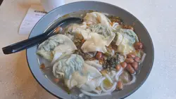 韭菜餃酸辣米線