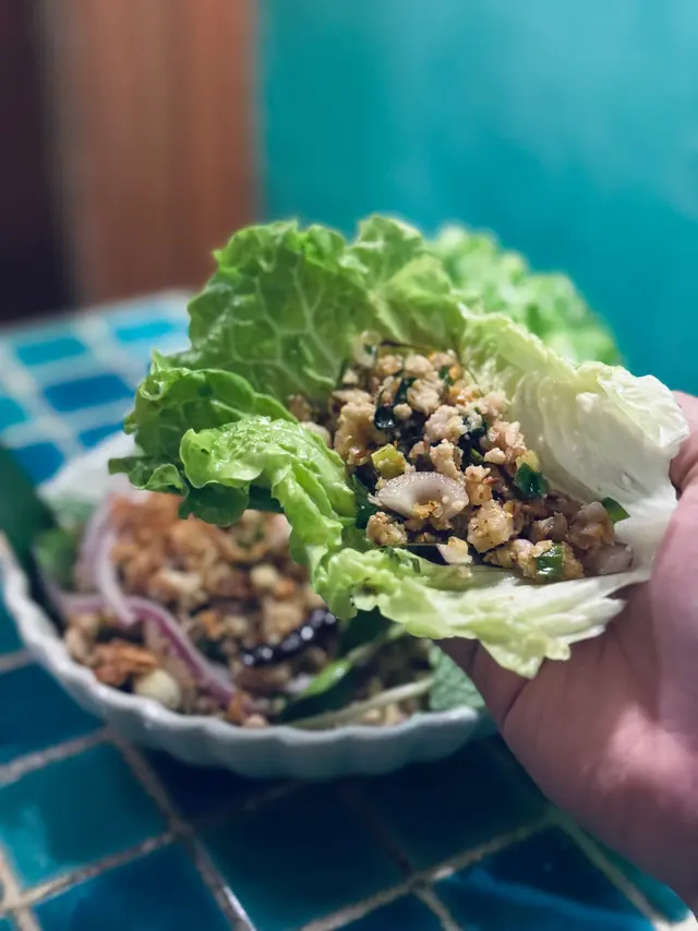 依善辣豬肉碎生菜包