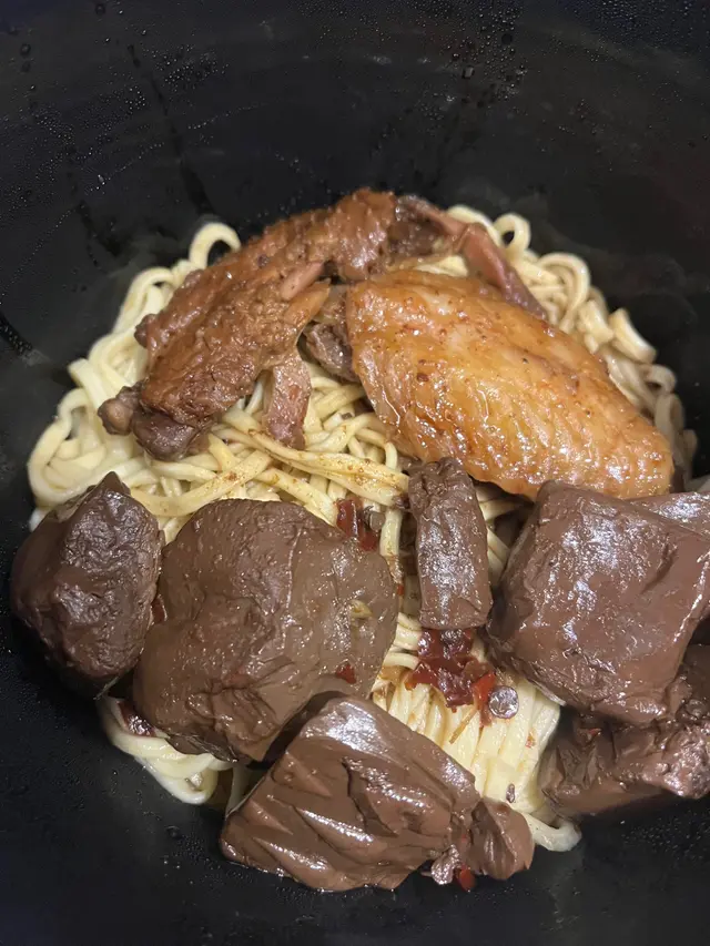 豬紅  雞翼  伊麵