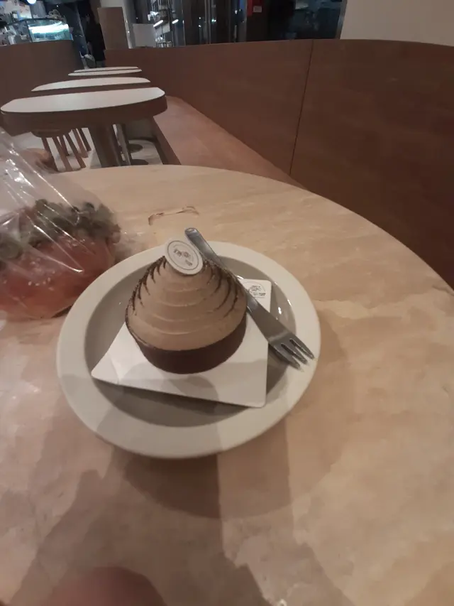 右: 鐵觀音咖啡撻