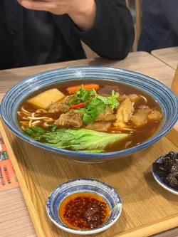 麻辣半筋半腩米線套餐