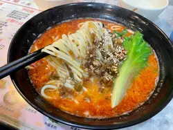 四川擔擔湯拉麵