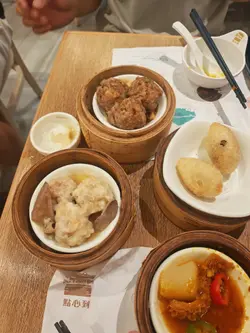 怀旧猪润烧卖、山竹牛肉球、咸水角