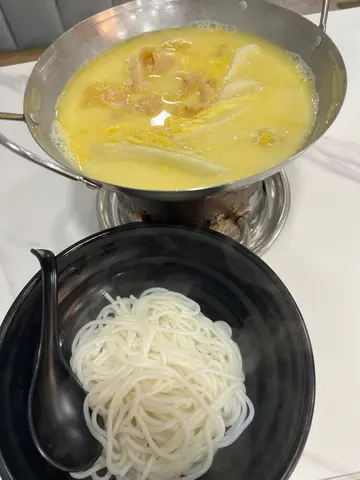 招牌花胶鱼汤鸡