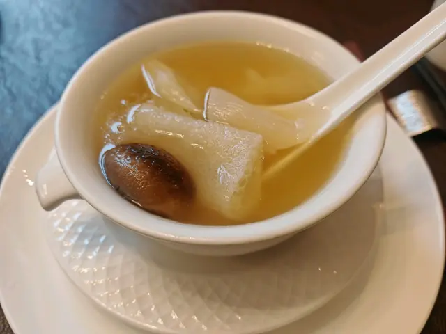 花膠東菇竹笙燉湯