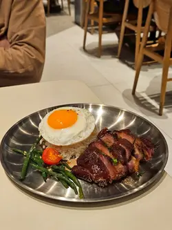 黯然叉燒太陽蛋配香菇飯