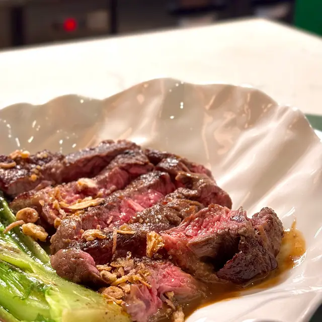 AUS 150 Days Grain Fed M4+Oyster Blade Steak w/ black bean beurre blanc 澳洲穀飼和牛板腱扒配豆豉牛油汁