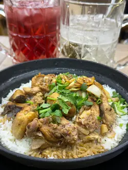 冬菇滑雞煲仔飯