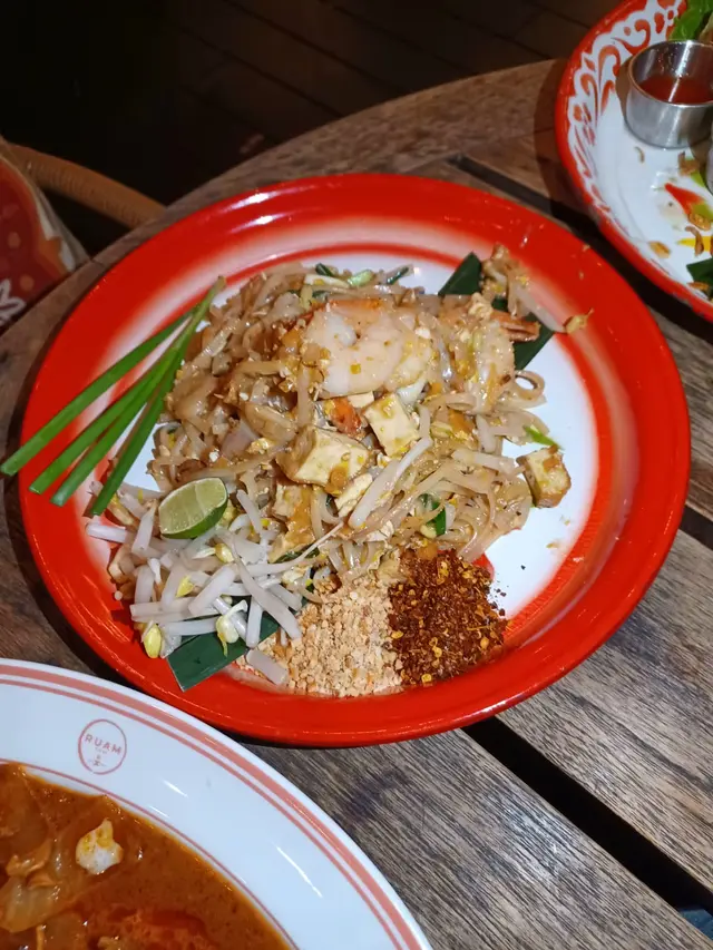 泰式虎蝦炒金邊粉