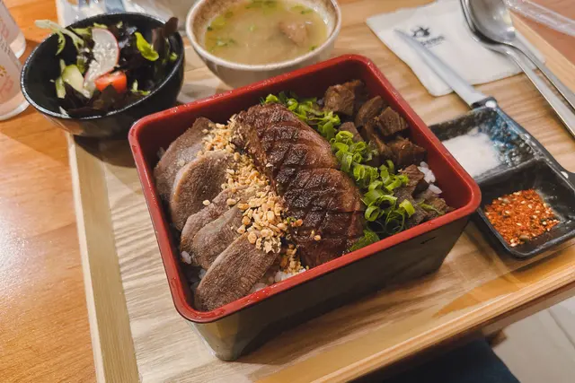 三重牛舌御重盒