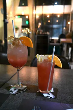 Mock Pink Champagne 和 Fun In The Sun