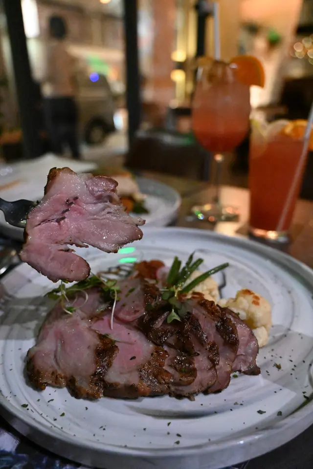 伊比利亞黑毛豬柳伴蘋果醬