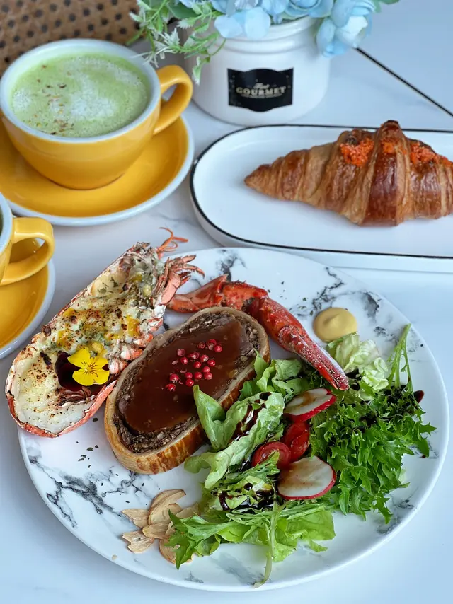 威靈頓牛柳配芝士焗龍蝦