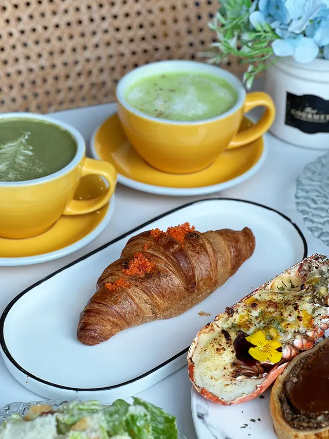 爆醬蟹膏流心牛角包