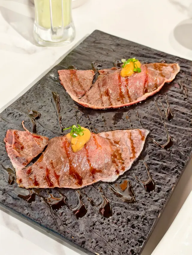 海膽A5和牛西冷壽司