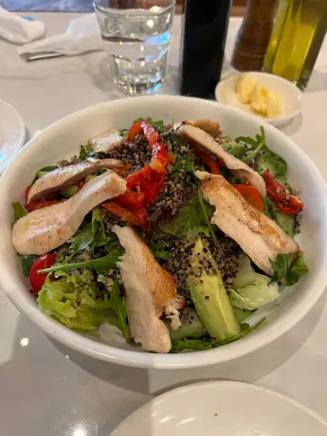 烤鸡肉藜麦沙拉