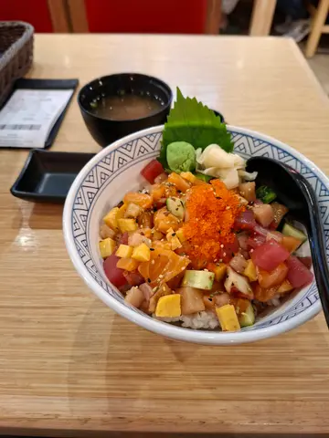 角切魚生飯 + 麵豉湯