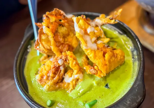 青咖喱軟殼蟹配蒜蓉包