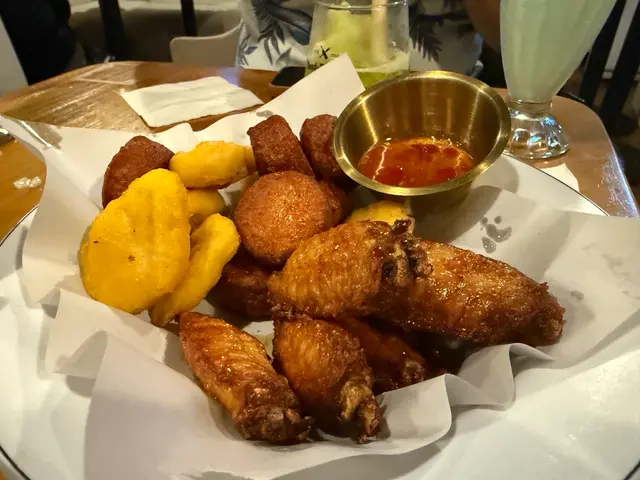 樣樣都好熱~都唔算太差, 雞翼最好食