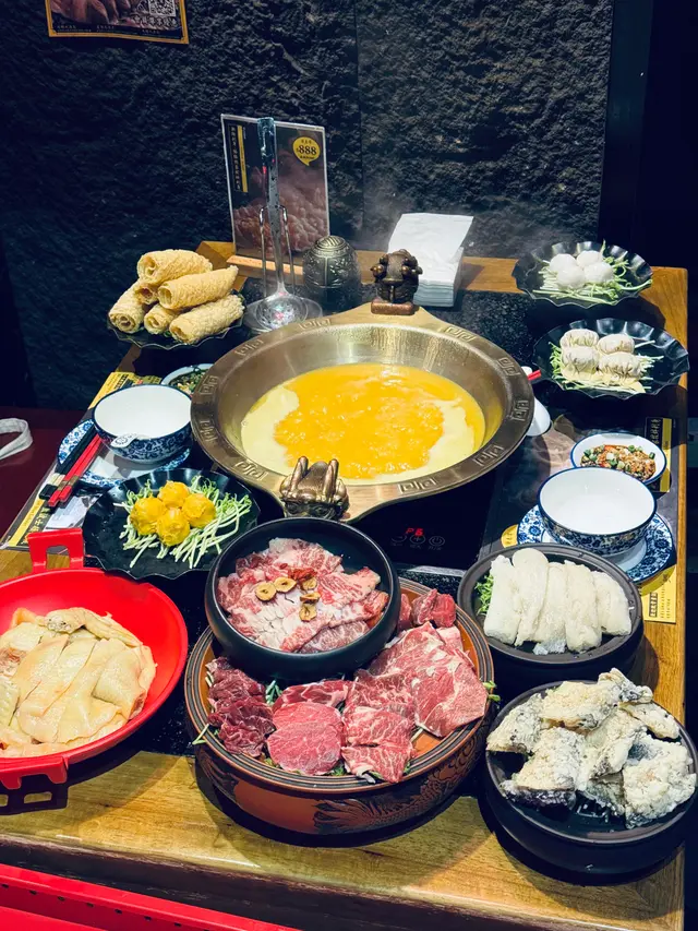 玲瓏浮凸·花膠雞湯鍋(半隻) 