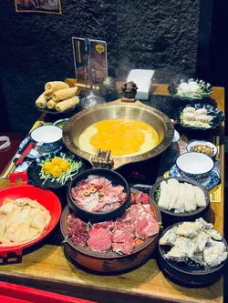 玲瓏浮凸·花膠雞湯鍋(半隻)