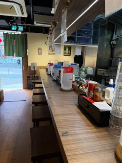 成间舖头得12个位今日我等佢开门就嚟到
所以我系第一位客人