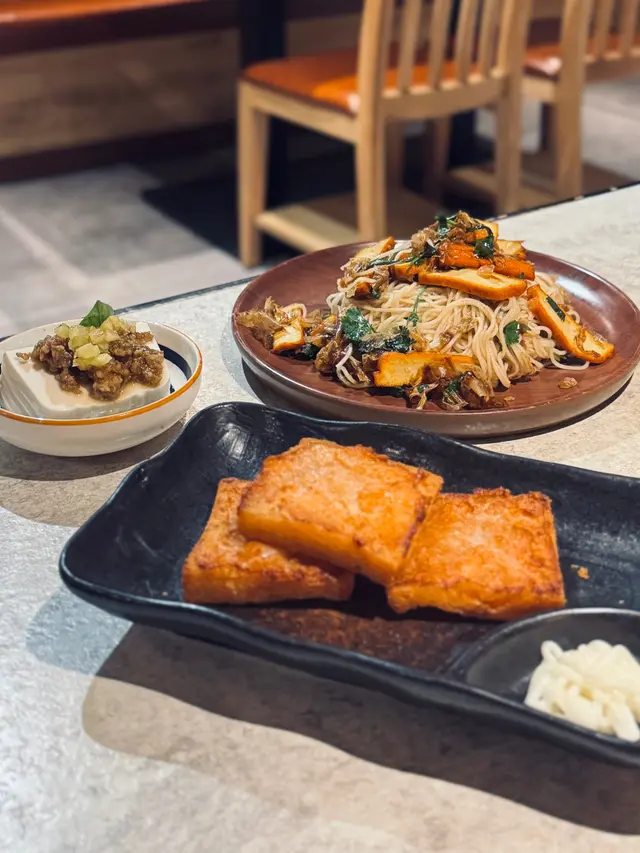 蝦蝦霸霸脆多士|日本和牛橘梨伴豆腐|阿嬤豆乾魚蓉麵