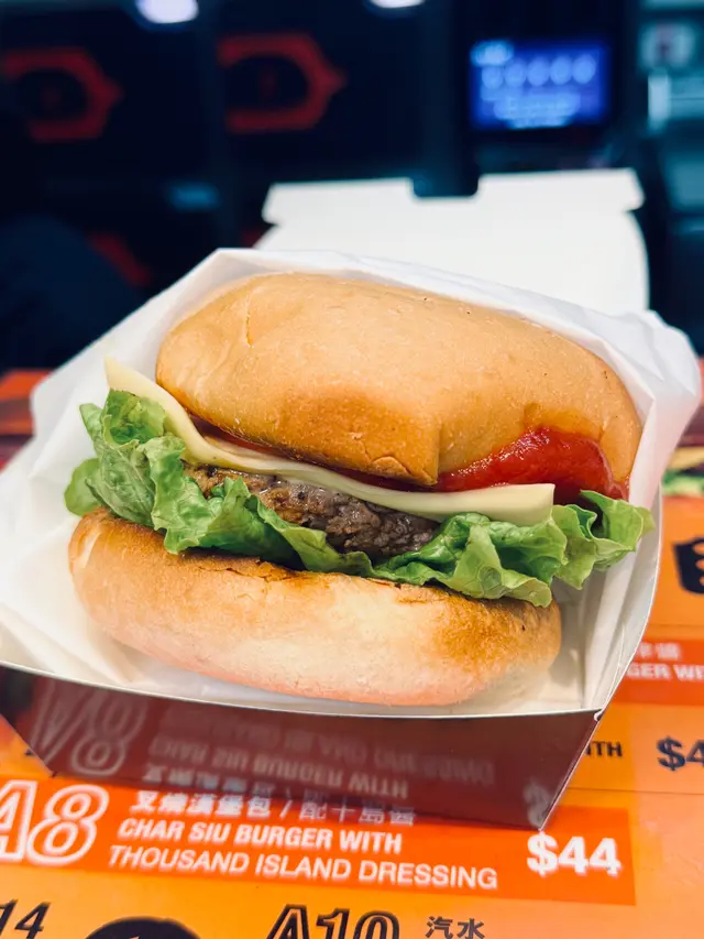 經典牛肉漢堡包餐 配蕃茄醬