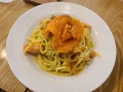 煙三文魚牛油果醬意粉