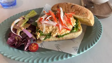 蟹柳薯仔碎蛋沙律夏巴塔