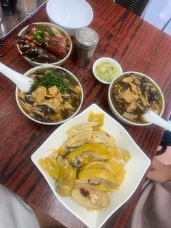 足料蛇羹，嫩滑雞髀