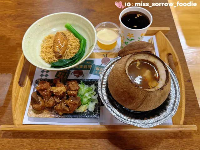 蟲草花幹貝土雞燉鮮鮑椰小盅