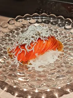 番茄伴魩仔魚沙律