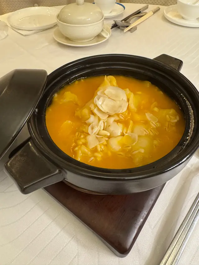 滋陰養顏之選!花膠膠原蛋白豐富,配西藏青祼米燴煮,口感滑溜又滋補✨,食完感覺肌膚好似飲飽水咁!